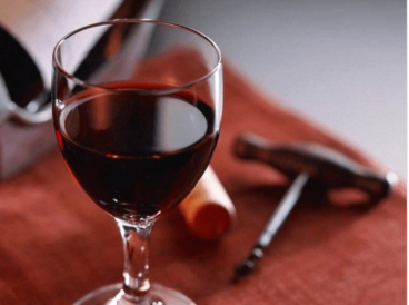 10 απίστευτα οφέλη που προσφέρει το κόκκινο κρασί