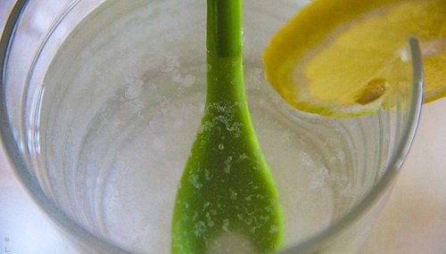 4 θεραπείες με μαγειρική σόδα και λεμόνι