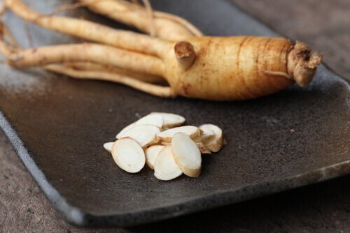 Ginseng: τι είναι και πώς χρησιμοποιείται αυτό το φαρμακευτικό φυτό