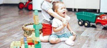 Καβγάδες ανάμεσα στα παιδιά: πώς να τους ελέγξετε