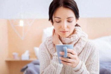 Τέσσερις θεραπείες για την ανακούφιση μολύνσεων του λαιμού