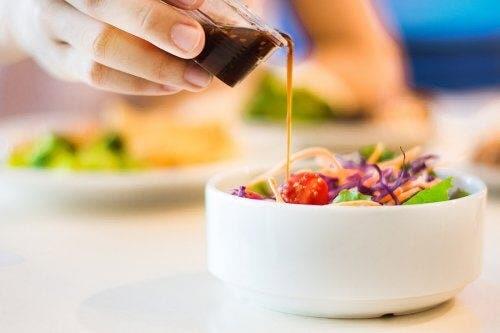 5 συνταγές για ντρέσινγκ με χαμηλές θερμίδες