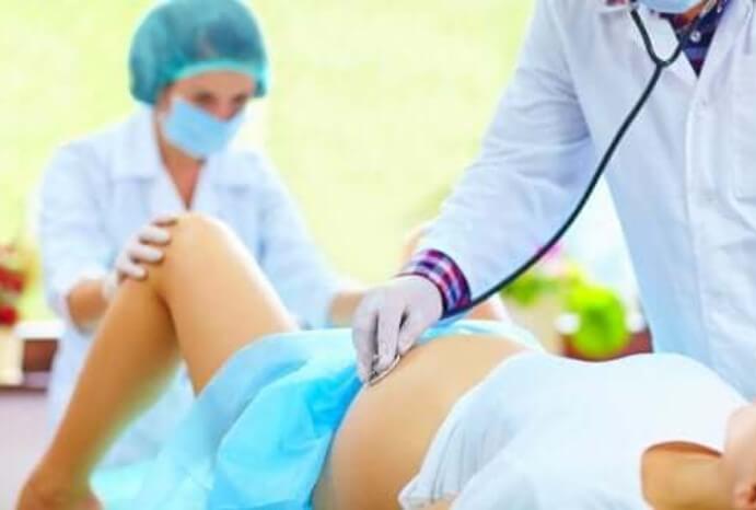 Θεραπεία για την κατακράτηση ούρων μετά τον τοκετό