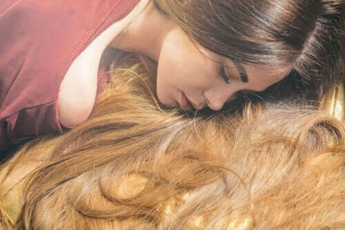 6 αιθέρια έλαια που επιταχύνουν την ανάπτυξη των μαλλιών