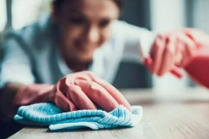 Πώς να βγάλετε τους λεκέδες με καθαριστικό για τα λίπη