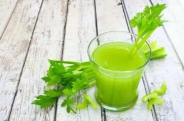 Χυμός σέλινου: Οφέλη, ιδιότητες και αντενδείξεις