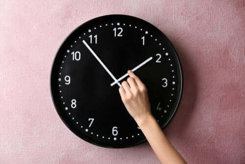 Μάθετε πώς επηρεάζει το σώμα η θερινή ώρα