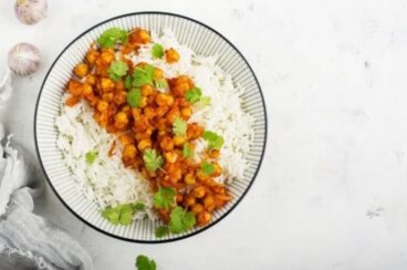 Πώς να φτιάξετε ρεβίθια με κάρι και ρύζι μπασμάτι