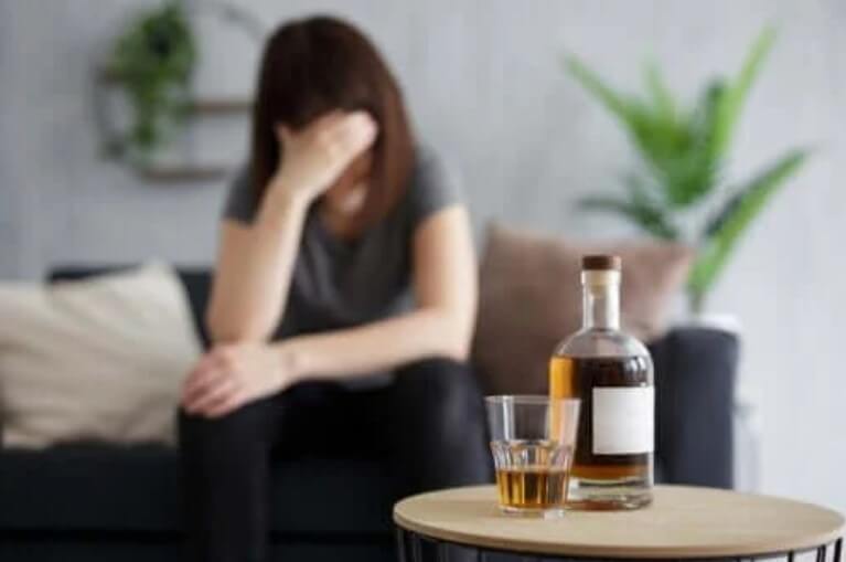 Τι συμβαίνει όταν πίνετε αλκοόλ με άδειο στομάχι