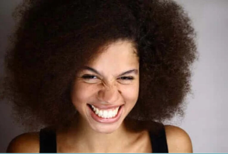 Τι είναι το χαμόγελο των ούλων και πώς αντιμετωπίζεται