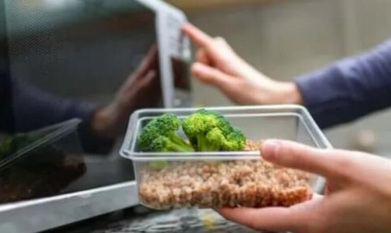 Είναι ασφαλές το πλαστικό στο φούρνο μικροκυμάτων;