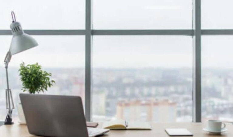 Πώς να αυξήσετε τον φωτισμό στο χώρο εργασίας σας