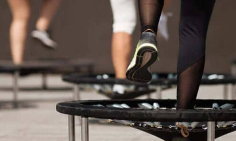 Jumping Fitness: Τι είναι και πώς να το κάνετε;