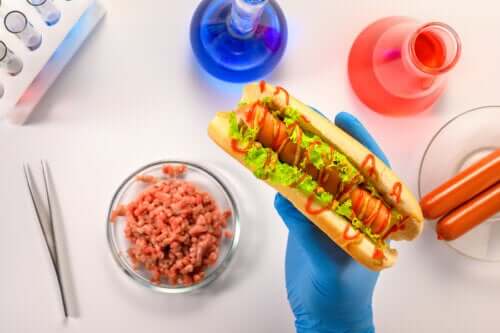 Τεχνητά πρόσθετα: Ποιοι είναι οι κίνδυνοι από αυτά