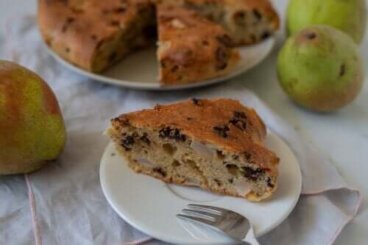 Μια συνταγή βήμα-βήμα για ένα κέικ αχλάδι