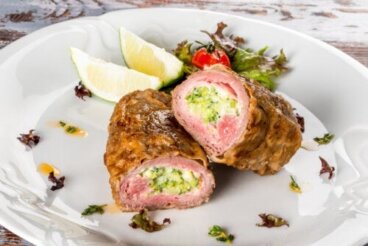 Δύο τρόποι για να ετοιμάσετε γεμιστά κεφτεδάκια στο σπίτι