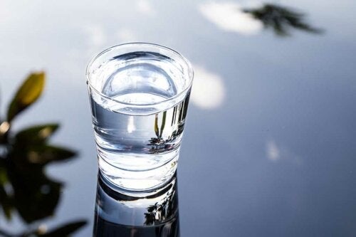 Πώς να φτιάξετε αλκαλικό νερό και τα οφέλη του