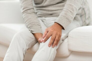 Πόνος στο γόνατο: Αιτίες, θεραπείες και συστάσεις