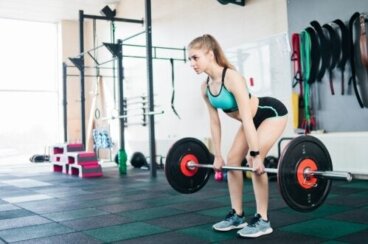 Προπόνηση ενδυνάμωσης για γυναίκες: Ασκήσεις και οφέλη