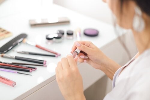 Με ποια σειρά πρέπει να εφαρμόζω τα προϊόντα μακιγιάζ;