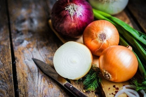 Πώς να χρησιμοποιήσετε τα κρεμμύδια για τη θεραπεία των κονδυλωμάτων