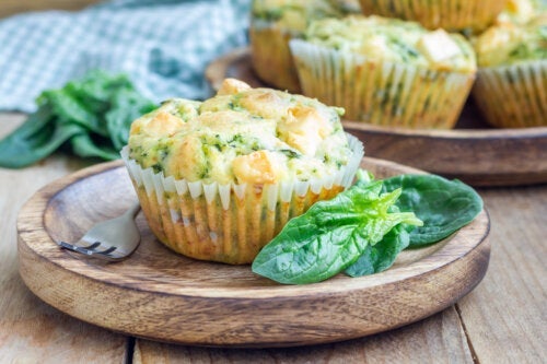 Δύο τρόποι για να ετοιμάσετε muffins με σπανάκι