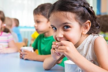 Πώς να εξηγήσετε τι είναι η φιλανθρωπία στα παιδιά