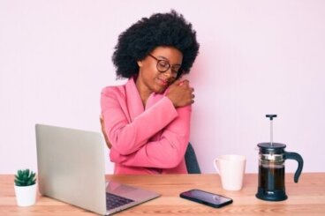 Πώς να βελτιώσετε την αυτοεκτίμησή σας σε 9 βήματα