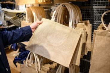 Τι είναι η γιούτα και πώς μπορεί να αντικαταστήσει τις πλαστικές σακούλες;