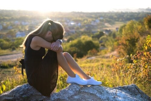 Καλοκαιρινή κατάθλιψη: Αίτια, συμπτώματα και αντιμετώπιση