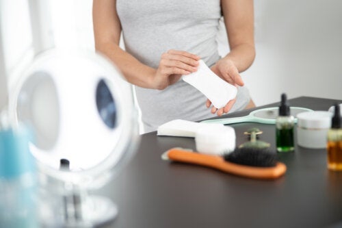 Τι σημαίνει το λευκό έκκριμα πριν από την έμμηνο ρύση;