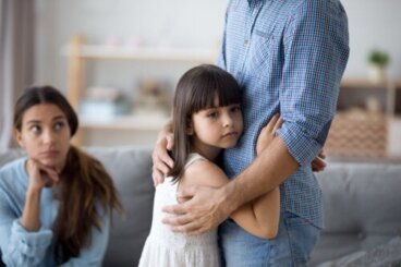 Τι να κάνετε όταν τα παιδιά προτιμούν τον ένα γονέα από τον άλλο