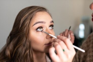 Dot Eyeliner: Η τάση μακιγιάζ που θριαμβεύει στο TikTok