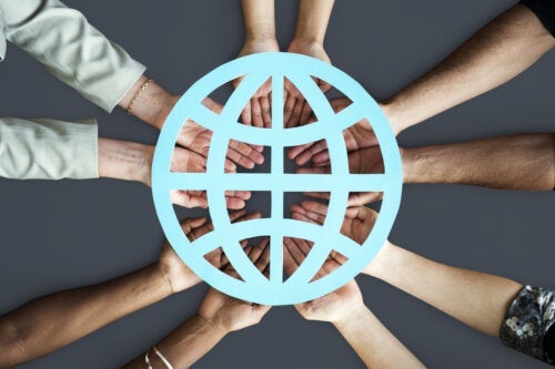 Κοινωνική παγκοσμιοποίηση: Πλεονεκτήματα και μειονεκτήματα