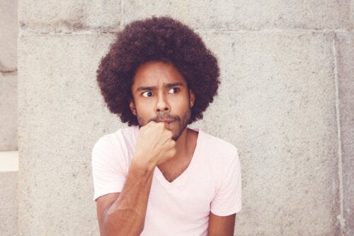 Νευρωτισμός: Τι είναι, τα συμπτώματα και η θεραπεία