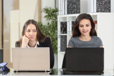 7 τύποι ζηλότυπων ανθρώπων που πρέπει να ξέρετε