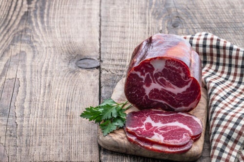 Παστό κρέας: Τι είναι και τι πρέπει να ξέρετε