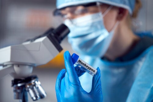 Mpox: Γιατί ο ΠΟΥ άλλαξε την ονομασία της ευλογιάς των πιθήκων;