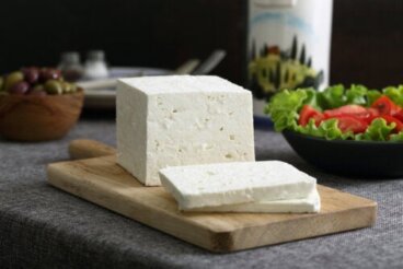 Μπορούν τα άτομα με διαβήτη να τρώνε τυρί;