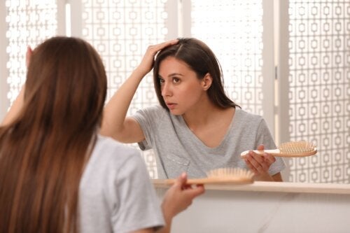 Απώλεια σοκ μετά από μεταμόσχευση μαλλιών: Γιατί συμβαίνει;