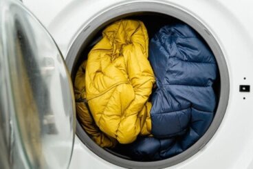 5 λάθη που κάνετε όταν πλένετε τα πουπουλένια μπουφάν