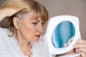 Γιατί τα γκρίζα μαλλιά γίνονται κίτρινα; Πώς να το αποφύγετε