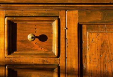 Θεραπείες για να εξαλείψετε τα σαράκια από τα έπιπλά σας