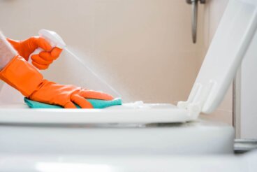 8 γρήγορες συμβουλές για να εξαφανίσετε την δυσάρεστη οσμή από το μπάνιο και να αποτρέψετε την επανεμφάνισή της