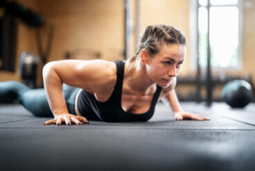 Burpees: προοδευτική εξάσκηση σε 6 επίπεδα